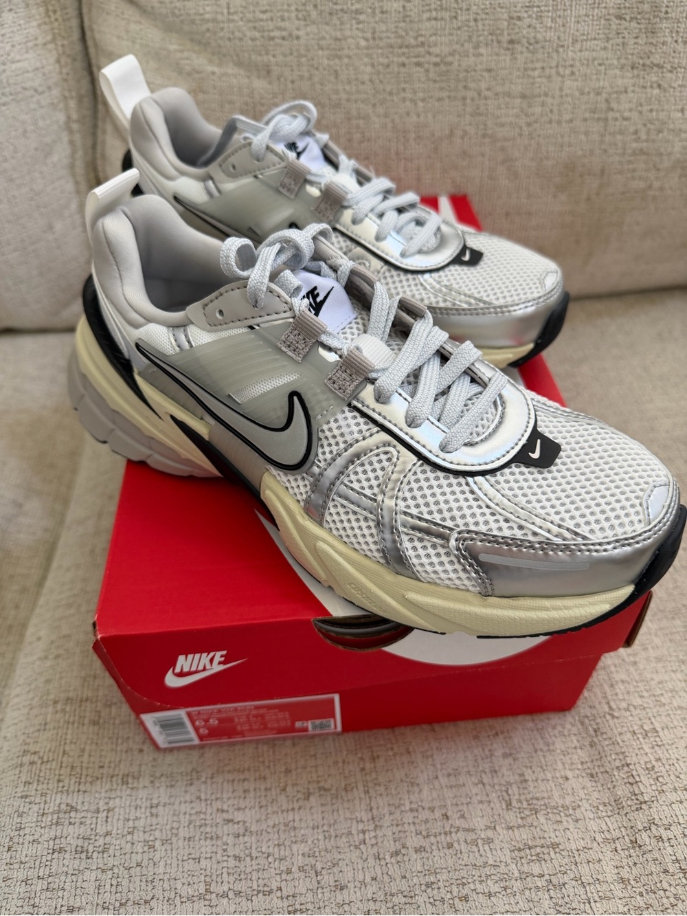 Nike V2K Run Running Shoes Women’s Size 6.5 - Picture 2 of 5
